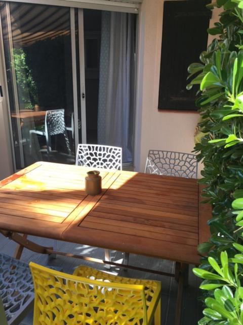Апартаменты Rez De Jardin + Terrasse Piscine Et Acces Direct Plage Сен-Сиприен Экстерьер фото